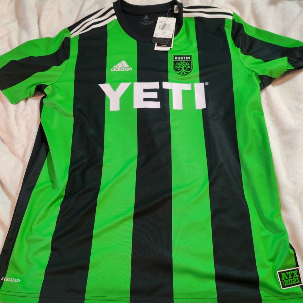 NWT Yeti soccer jersey